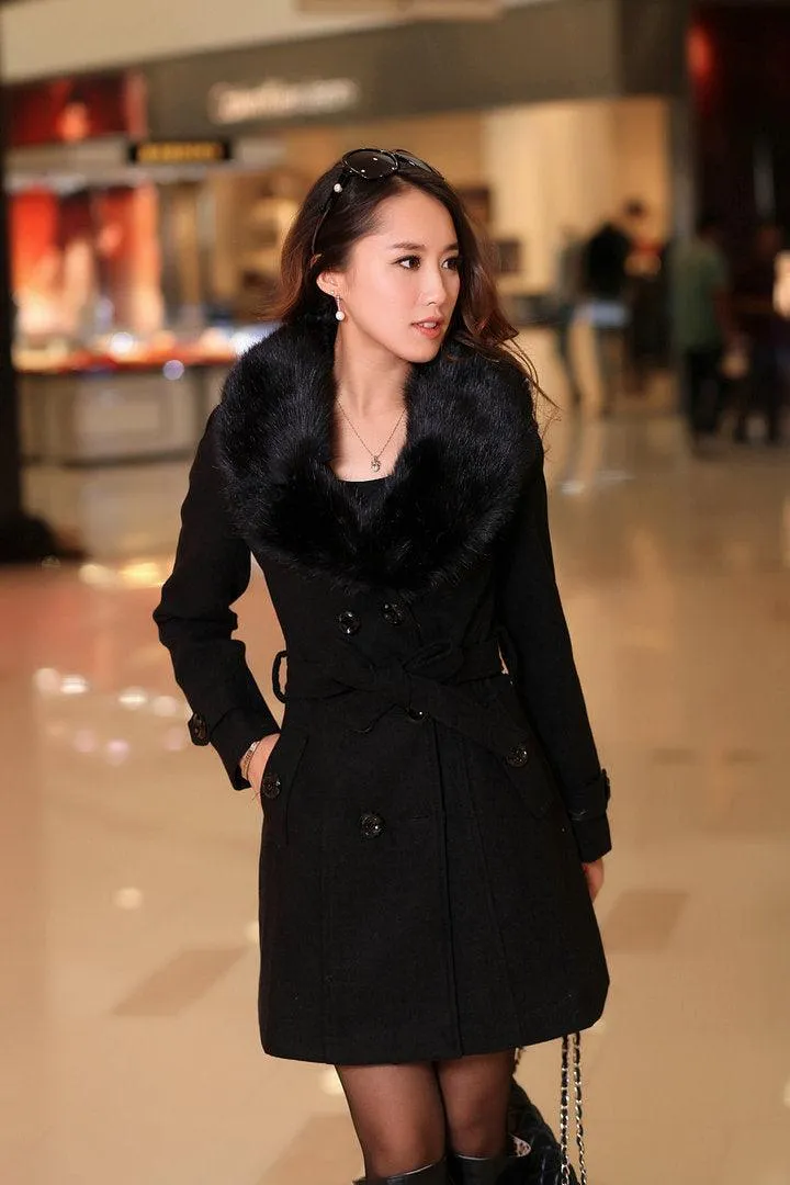 DOUBLE-BREASTED WOOL COAT WITH FUR COLLAR